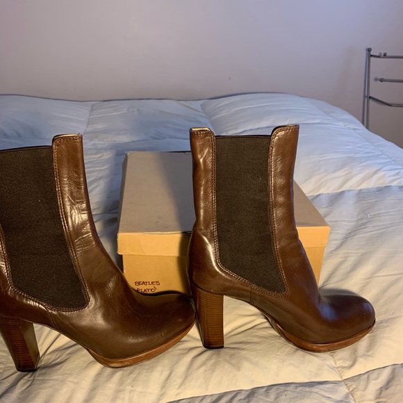 Women’s Leather Ankle Boots - Picture 2 of 5